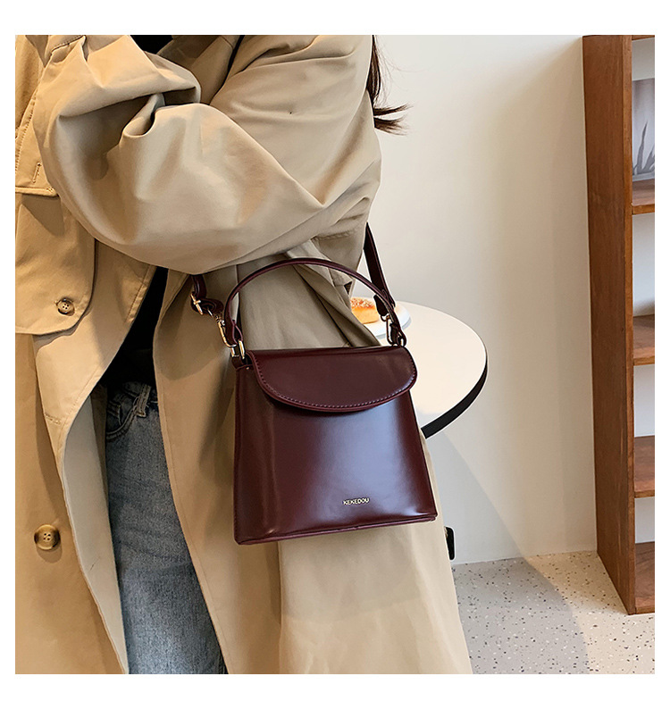Women's Small Pu Leather Solid Color Streetwear Square Magnetic Buckle Shoulder Bag Crossbody Bag Square Bag display picture 5