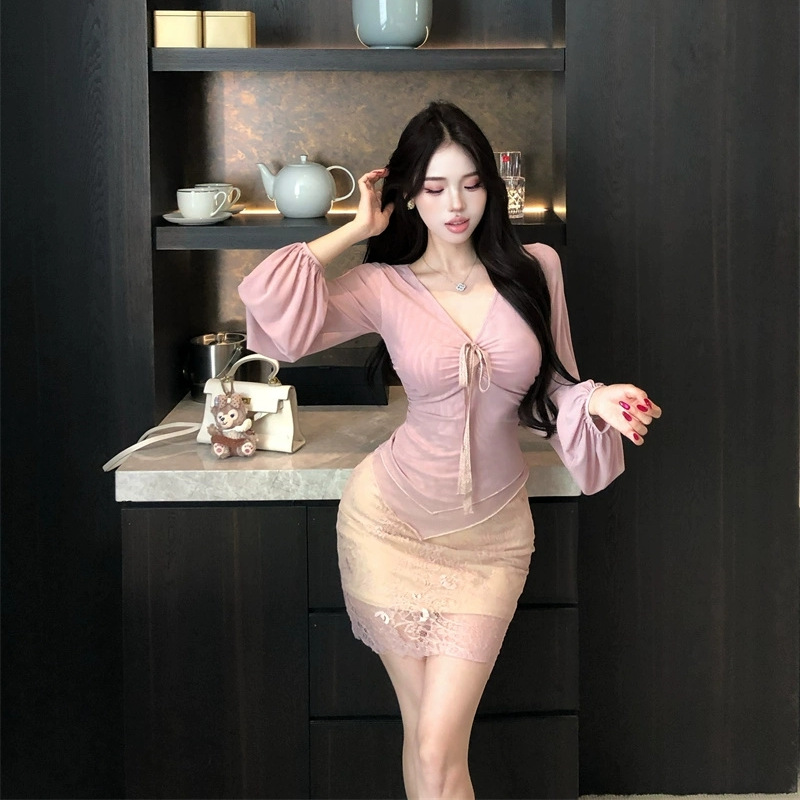 Pink Slim-Fitting Strappy V-Neck Long-Sleeved T-Shirt for Women Autum Pure Lust Suit Lace Splicing Hip-Covering Skirt Two-Piece Set