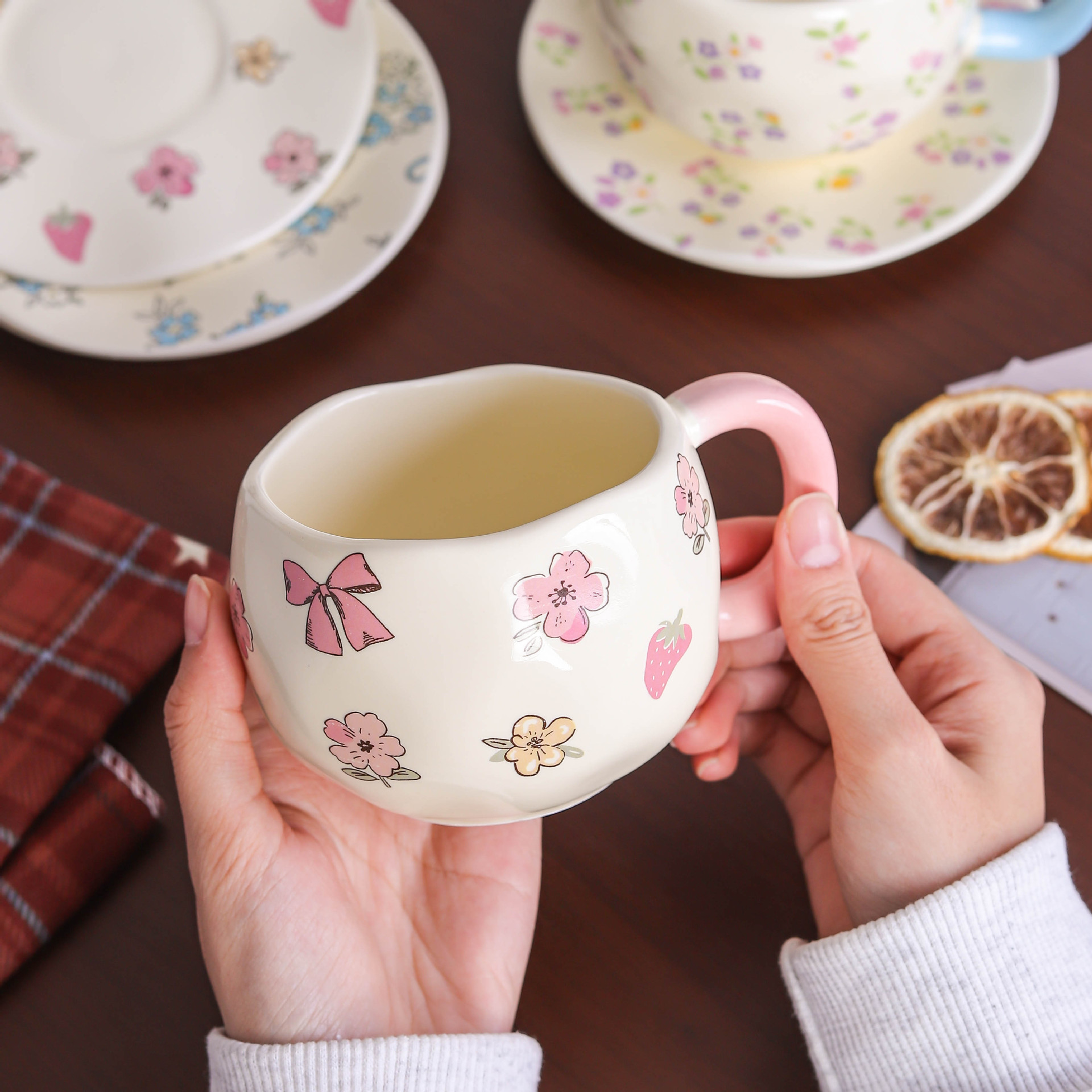 Luxury Ceramic Mug With Aesthetic Design For Afternoon Tea_voghion.com