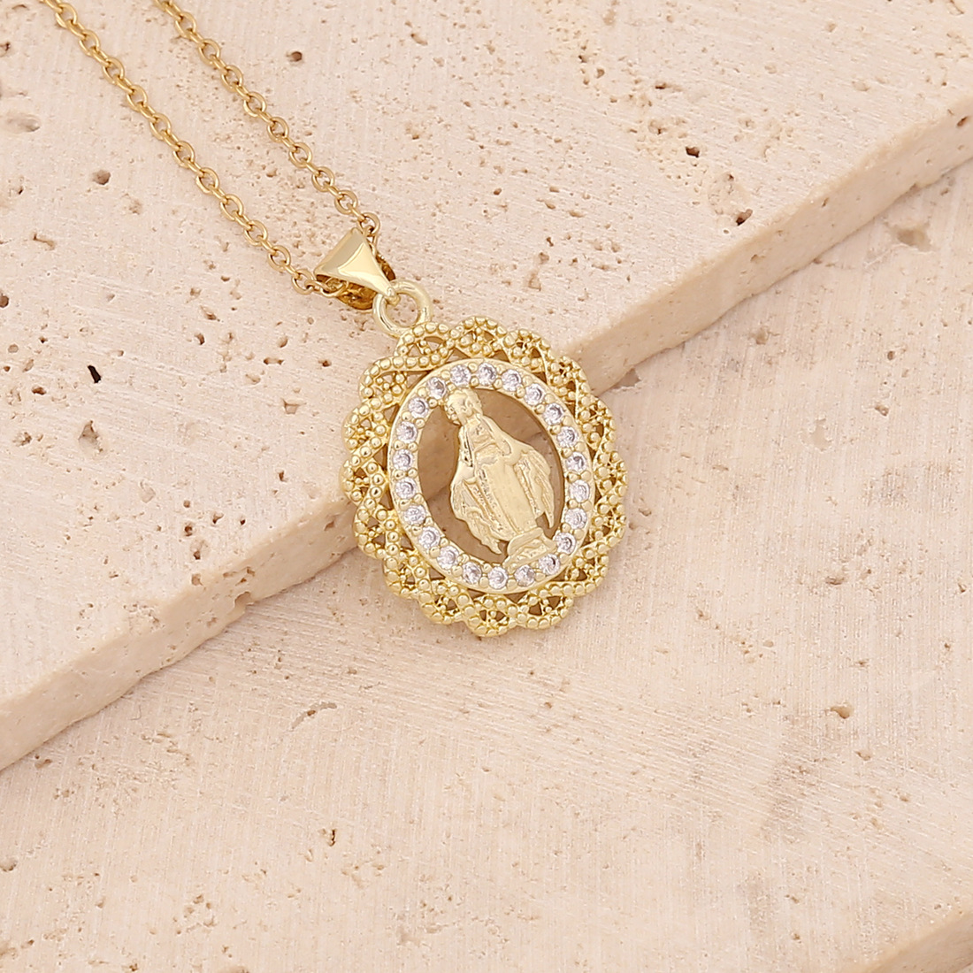 hollow Copper Zircon-Laid Necklace