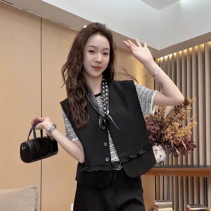Stylish and versatile short-sleeved vest jacket, 2026 spring-summer new model, loose-fitting, slimming, lace-trimmed women's blazer vest