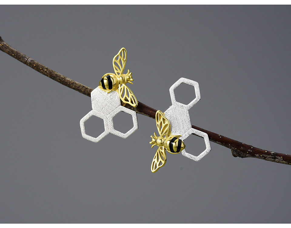 10g Weight 0.03µm-0.05µm Gold Plating Thickness Electroplated Gold Plating Process 925 Sterling Silver Ear Needle Material 18K Gold Plated, Silver Plated Plating Material 1 Pair 925 Sterling Silver Honeycomb Ear Studs