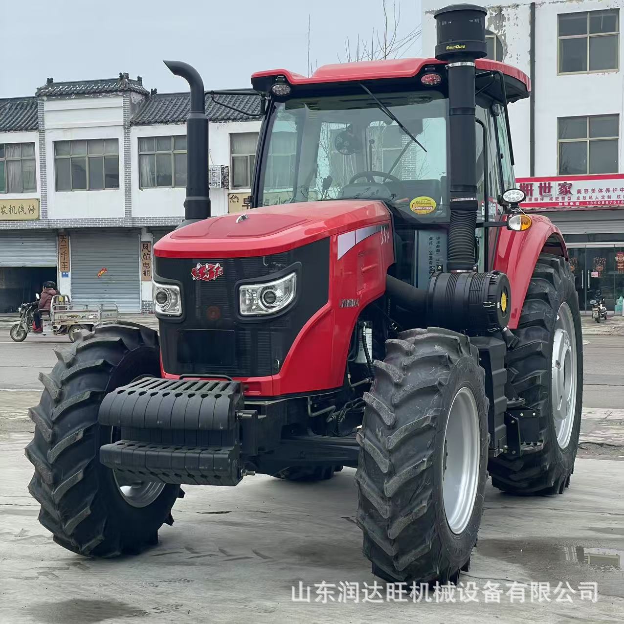 东方红LXM1504-C新款动力换向拖拉机四驱高配置电子离合拖拉机