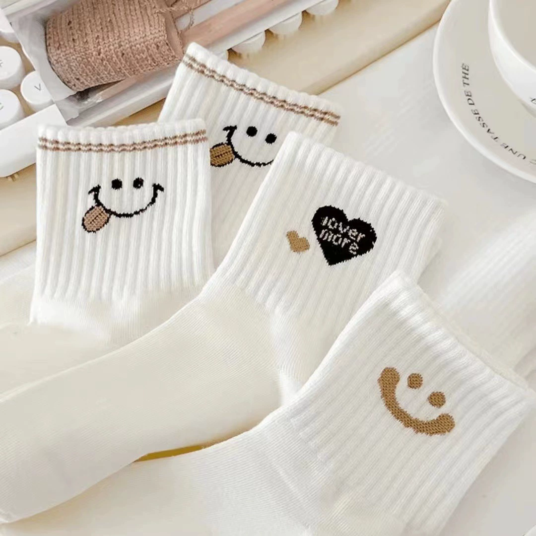 Носки женская средняя трубка корейская версия 9 прилив осенью и зимой высокая внешность дикие спортивные и повседневные студенческие носки