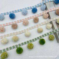 カーテンのレースの赤い本の毛玉の装飾の毛玉のソファーの部品の補助材料は簡単です。