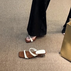 女性用のデザインニッチウェッジヒールスリッパ、夏のアウターウェア、ソフトソール、ハイヒール、フレンチシルバーサンダル