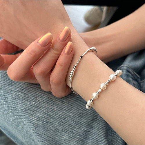 Korean-style minimalist all-match pearl bracelet—light luxury, niche, sophisticated, and exquisite hand jewelry—perfect as a trendy gift for your bestie!