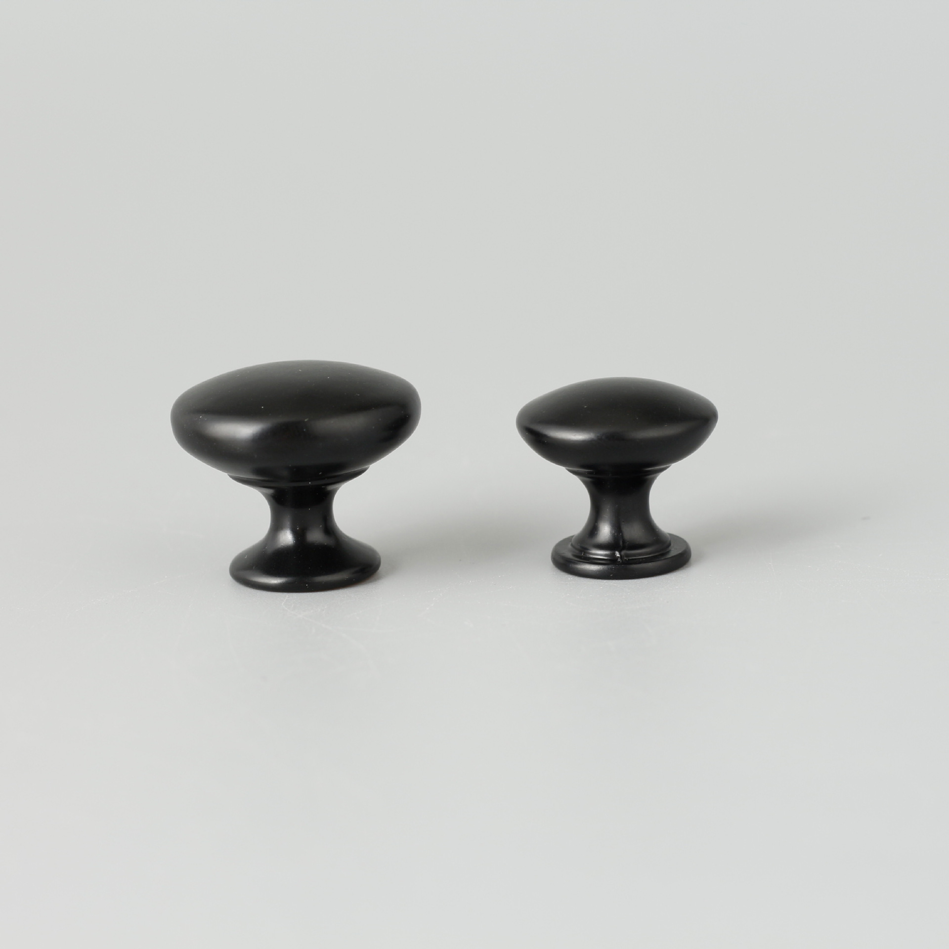 Solid handle wholesale zinc alloy cabinet door handle wardrobe hardware single hole round furniture mushroom door handle