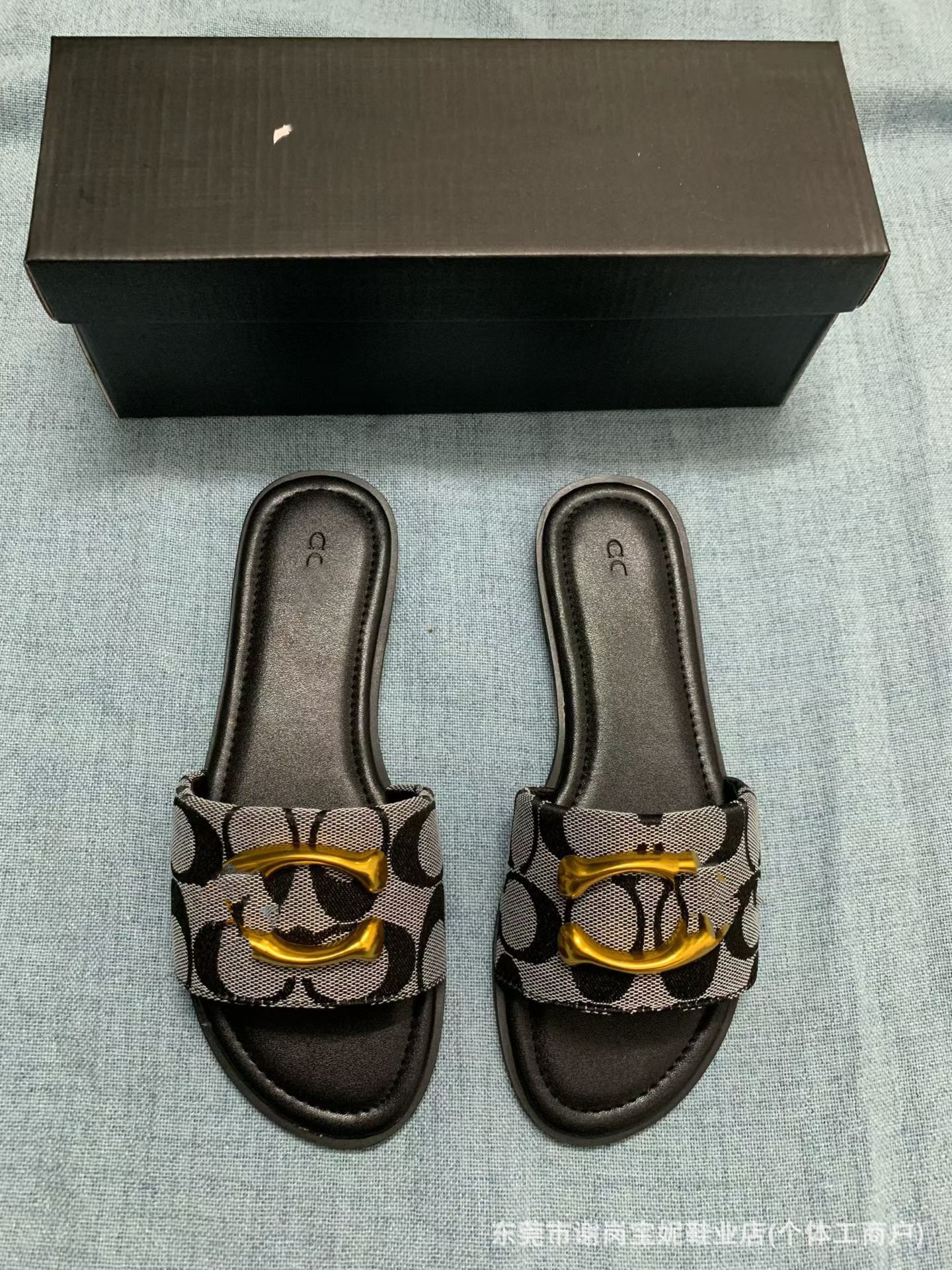 Zapatos de verano impresa retro zapatillas de mujer cruzada zapatillas de letras europeas y americanas calientes zapatillas de mujer