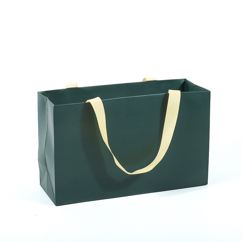 Cosméticos personalizados simples ropa de compras bolsas de papel FSC papel especial bolsas de regalo de joyas de Navidad personalizadas