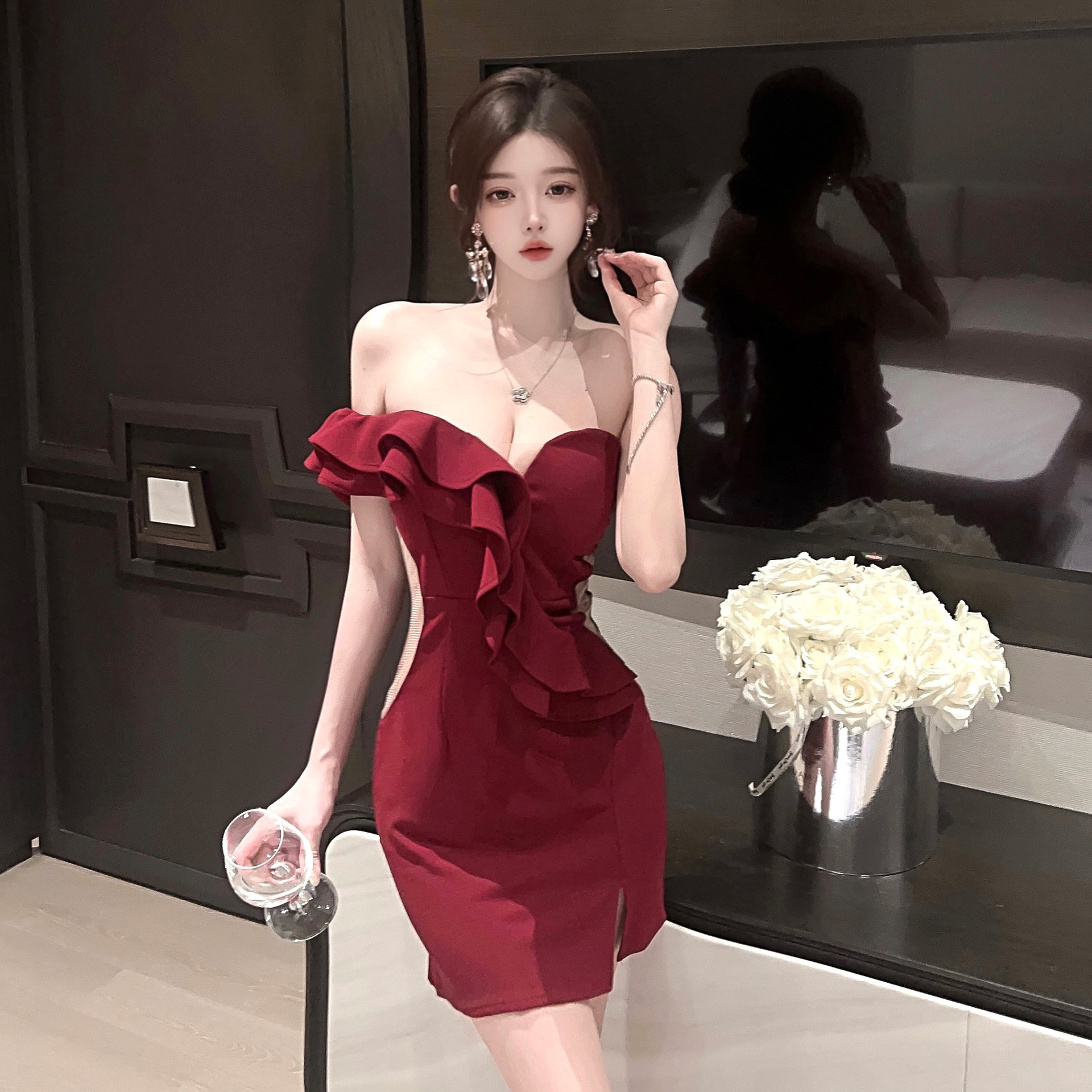 Light Luxury Hepburn-Style High-End Off-The-Shoulder Tube Top Dress, Mature Low-Cut Elegant Slim-Fit Slimming Party Dress