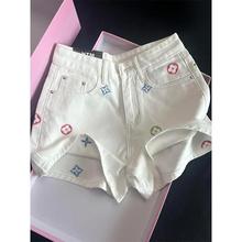 小个子夏季新款白色重工刺绣牛仔短裤女高腰显瘦辣妹百搭直筒热裤