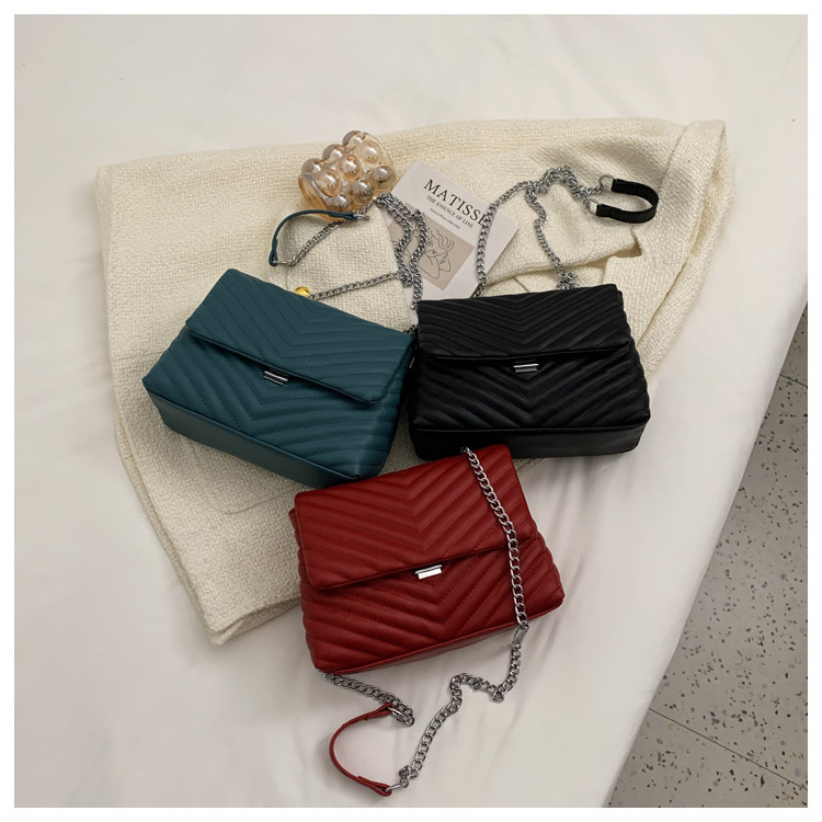 Large Capacit New Trendy Fashion Autumn And Winter Rhombus Chain Bag Crossbody Bag display picture 3