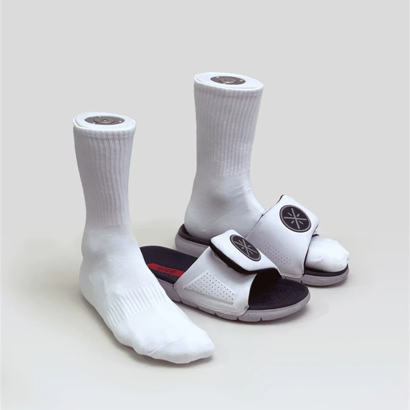 Plastic short stand, socks, lifelike mannequin head