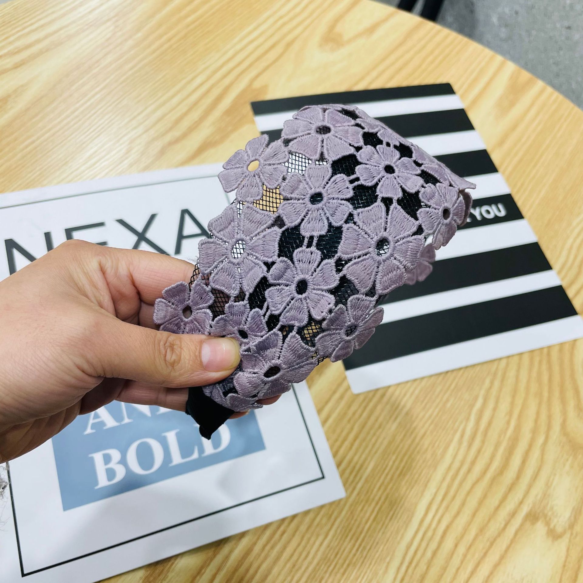 Todo fósforo hueco flor encaje ancho borde banda para el cabello blanco que cubre con diadema diente color sólido tela horquilla accesorios para el cabello para las mujeres