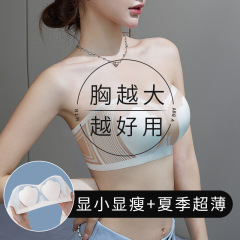 肩ひものない下着の女性は滑り止めが大きい胸に集まってウサギの耳の超薄金を見せます。