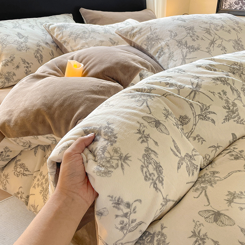 Otoño y invierno de leche de lana de cuatro piezas conjunto 2025 nuevo doble cara sábanas de lana de coral cubierta de cama de tres piezas grueso conjunto