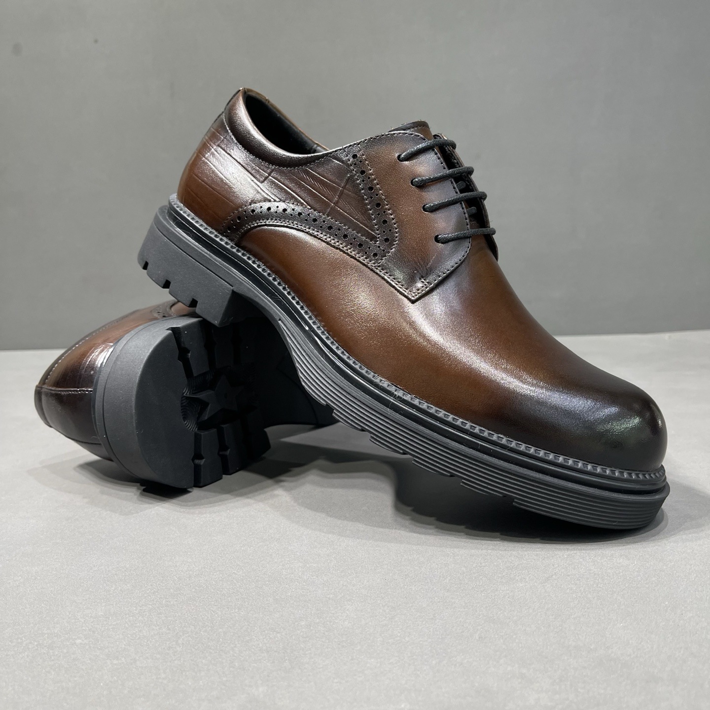 2026 New Style Business Formal Leather Shoes for Men, Genuine Leather Casual Shoes, Professional Thick-Soled British Fashion Comfortable Wedding Shoes for Men