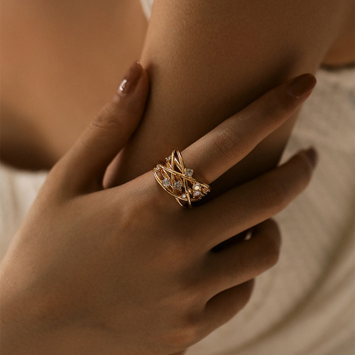 High-end brass-plated 18K gold butterfly animal design personalized ring with exquisite diamond drop design