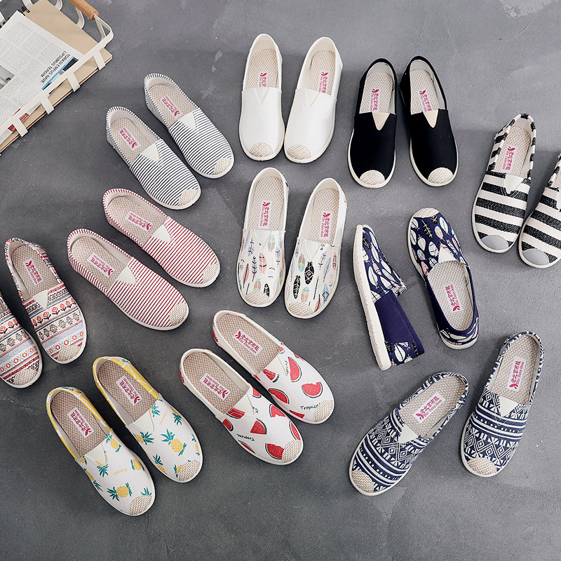 Primavera y verano nuevos zapatos de mujer zapatos de tela viejos de Beijing zapatos individuales zapatos de lona de celebridades de Internet casuales de mediana edad y ancianos zapatos de pescador de suela suave antideslizante