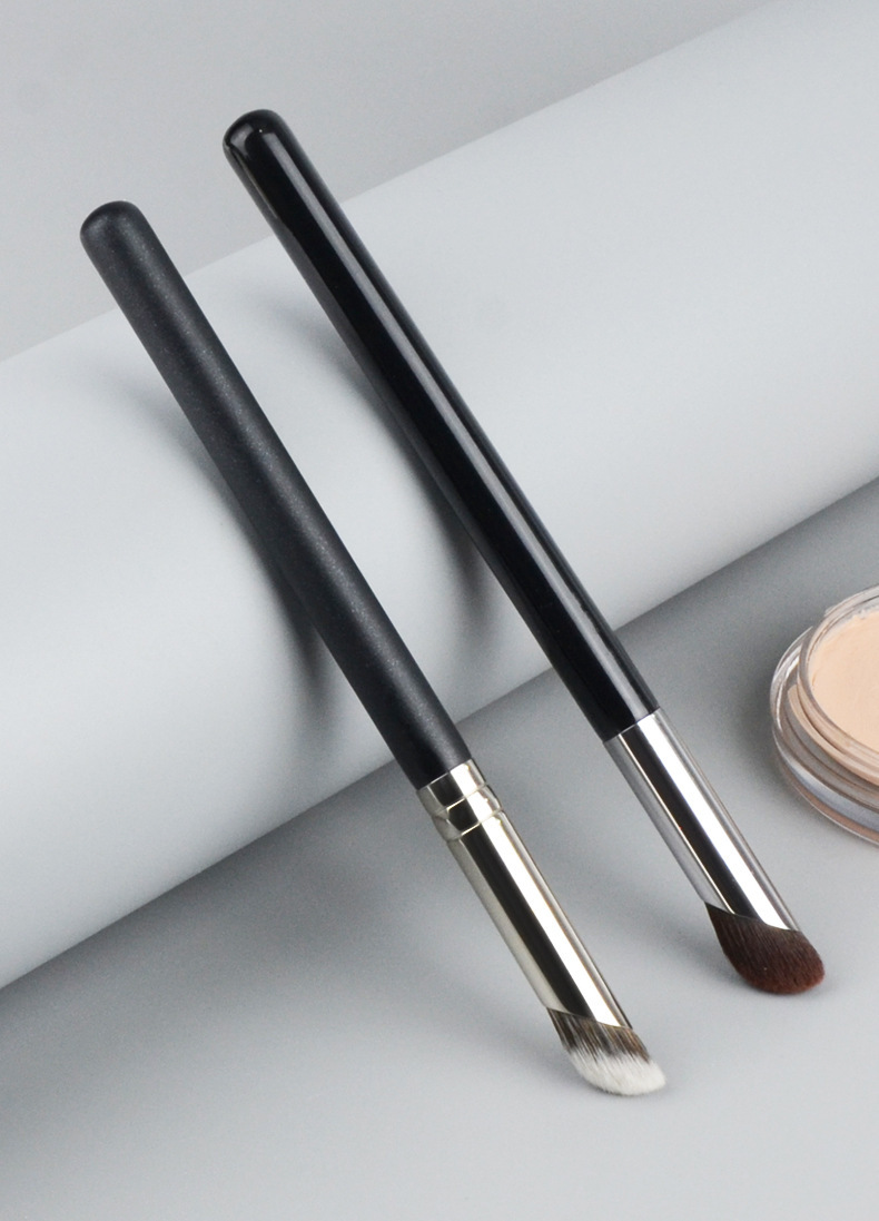 Magic Finger Concealer brush, Blending Brush, Finger Pad Brush, Flat Round Eyeshadow brush, Traceless Finger Pad Concealer brush Item Picture