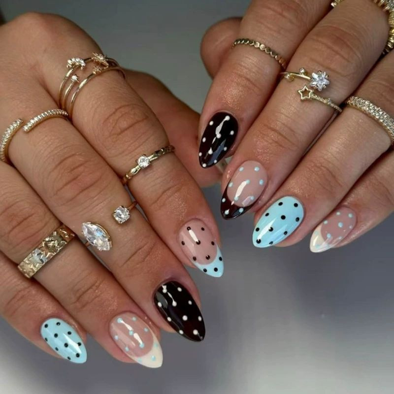 Popular foreign trade item: 24-piece simple and fresh French polka dot design short almond-shaped press-on nails wholesale