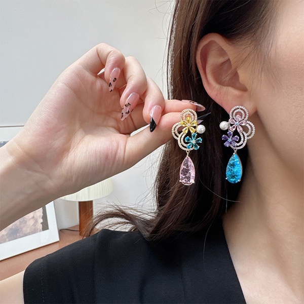 Long elegant retro earrings with zircon drop-shaped for bride