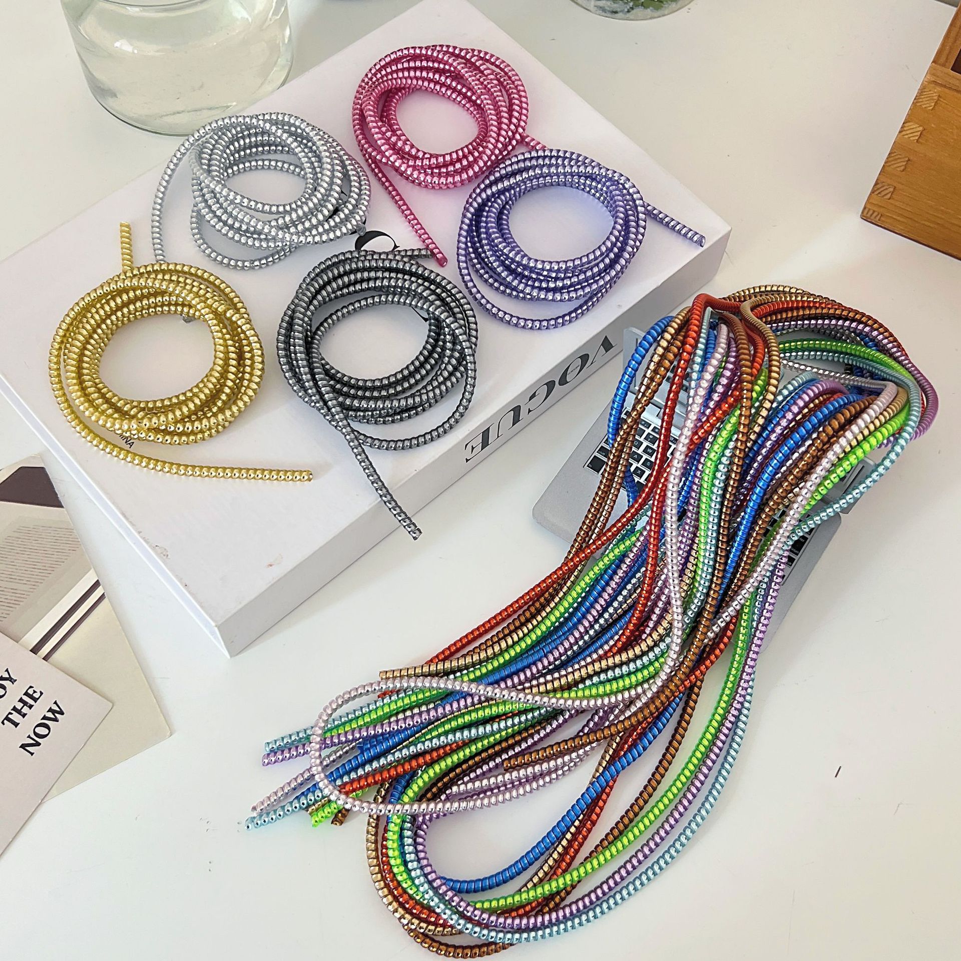 1 metro 4 Android adecuado para Apple Protección de cable de datos universal Cargador de resorte Cable de protección de bobinado Cuerda de protección para auriculares