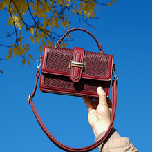 ����|�к��sŮ���W�t�߼��μ�б��ݾ���2025����Ůʿ���e�����