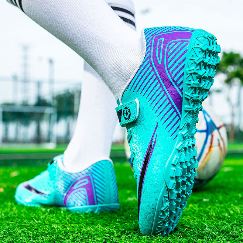 Elementary school soccer shoes, designed for boys, with Velcro straps and small studs, suitable for children and toddlers, professional training and competition shoes for boys Elementary school soccer shoes, designed for boys, with Velcro straps and small studs, suitable for children and toddlers, professional training and competition shoes for boys