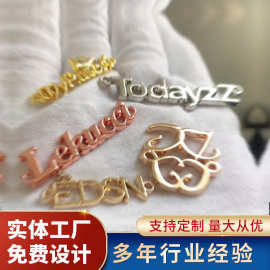 服装缝线金属logo牌锌合金压铸标牌打孔金属辅料小铁片领标链铭牌