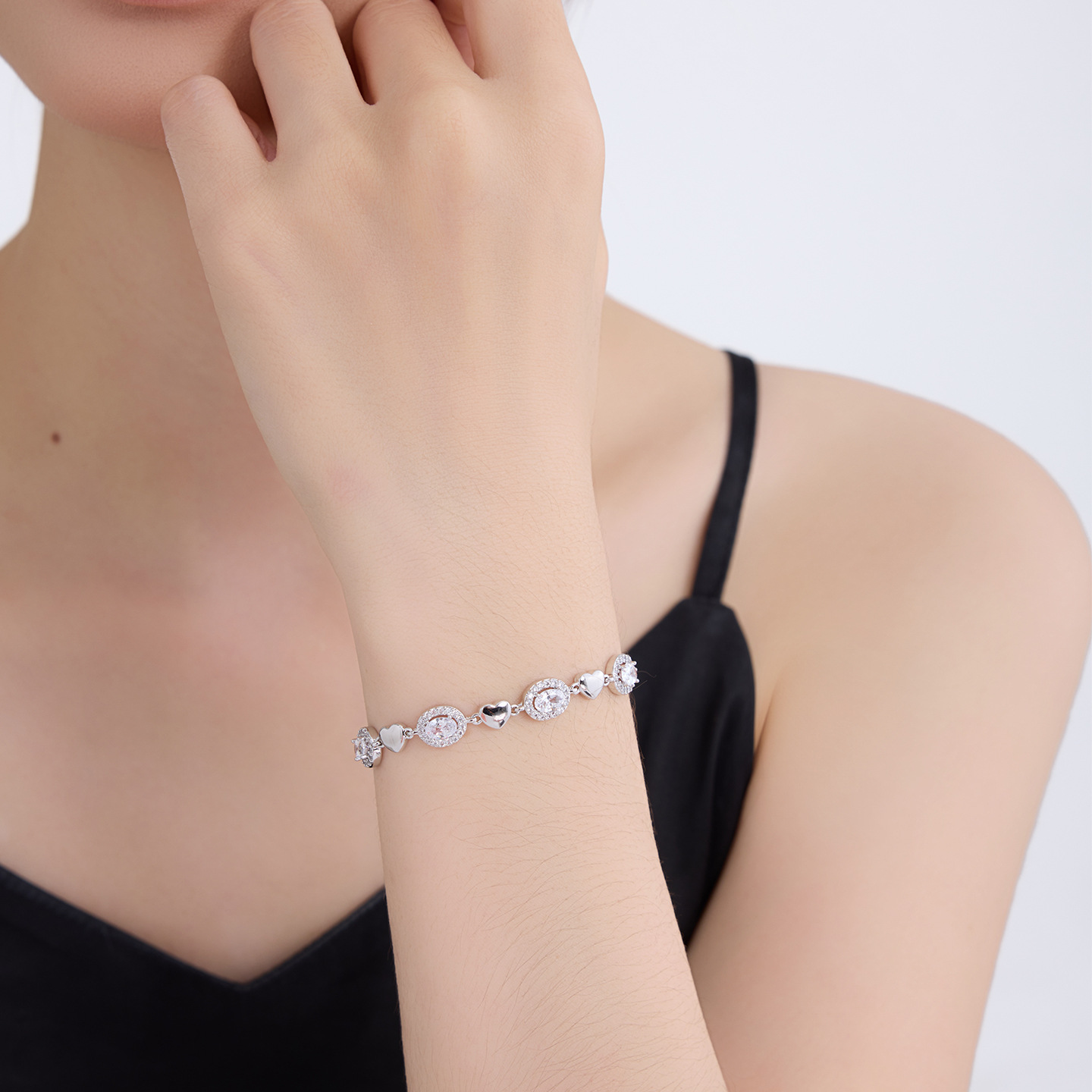Xuping lujoso temperamento elíptico geometría brillante amor empalme pulsera aleación de cobre dulce suave joyería de mano al por mayor