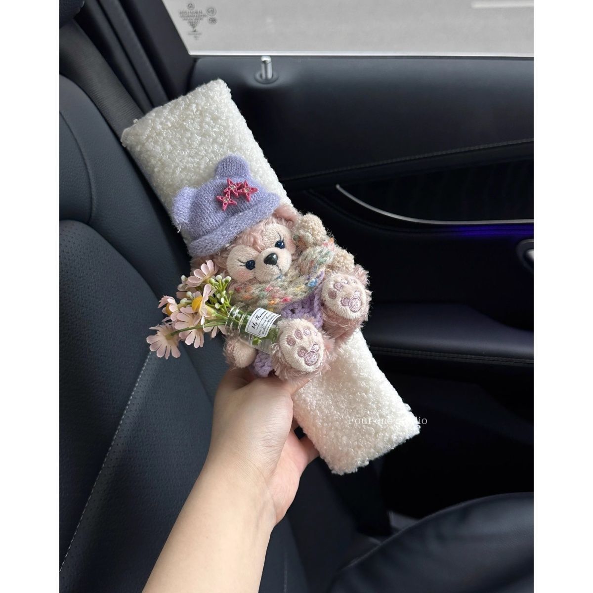 Autumn and winter car seatbelt shoulder pad, car protective cover, anti-neck strangulation, essential car accessory for new cars, car interior decoration for girls