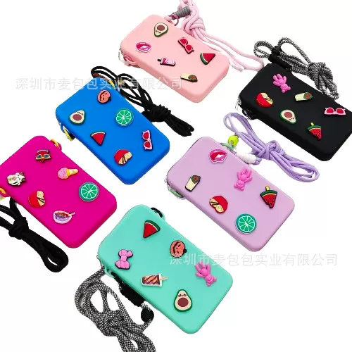 跨境爆款ins硅胶手机袋包包按扣女士化妆包创意时尚防水手提收纳