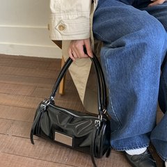 2025新款大容量单肩包时尚PU腋下包街头潮流斜挎包女包软PU油蜡皮