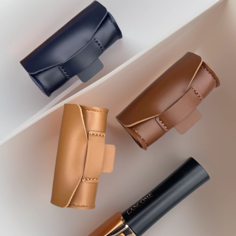 Mini portable leather lipstick organizer, 3D gift organizer, cylindrical lip gloss bag, stamp leather.