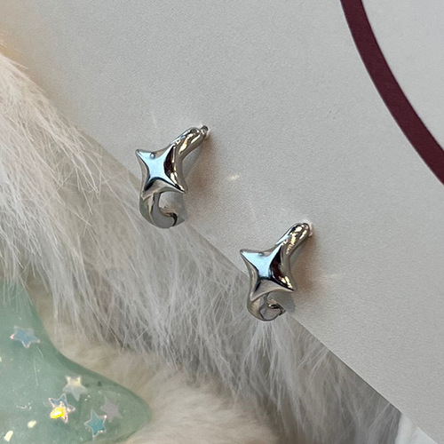 Minimalist Natural Korean Style Star Stud Earrings for Women, Small Minority Four-Pointed Star Drops, Sleep-Friendly Non-Removable Hearing Aids for Girlfriend
