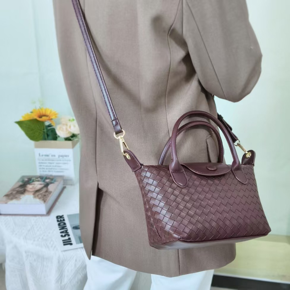 레드 브라운, 핸드백 연장 스트랩