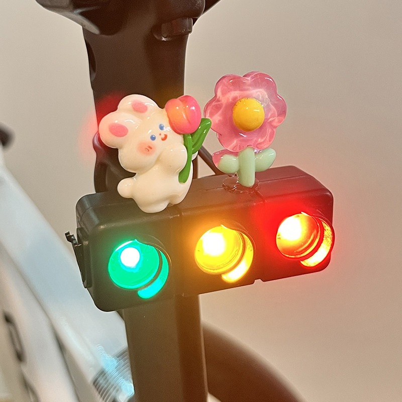 Suitable for bicycle riding tail lights, rechargeable, cute crayon elephant design, road and mountain bike warning light, flashing single light