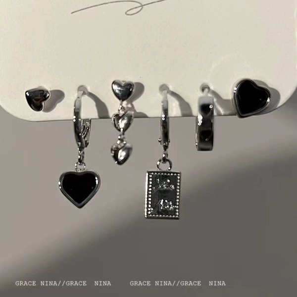 Black earrings, set