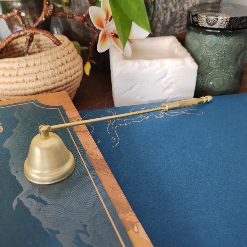 Juego de tres piezas de herramientas manuales para apagar velas aromáticas: tijeras para mechas de velas, cubierta de campana, gancho, encendedor, apagavelas.