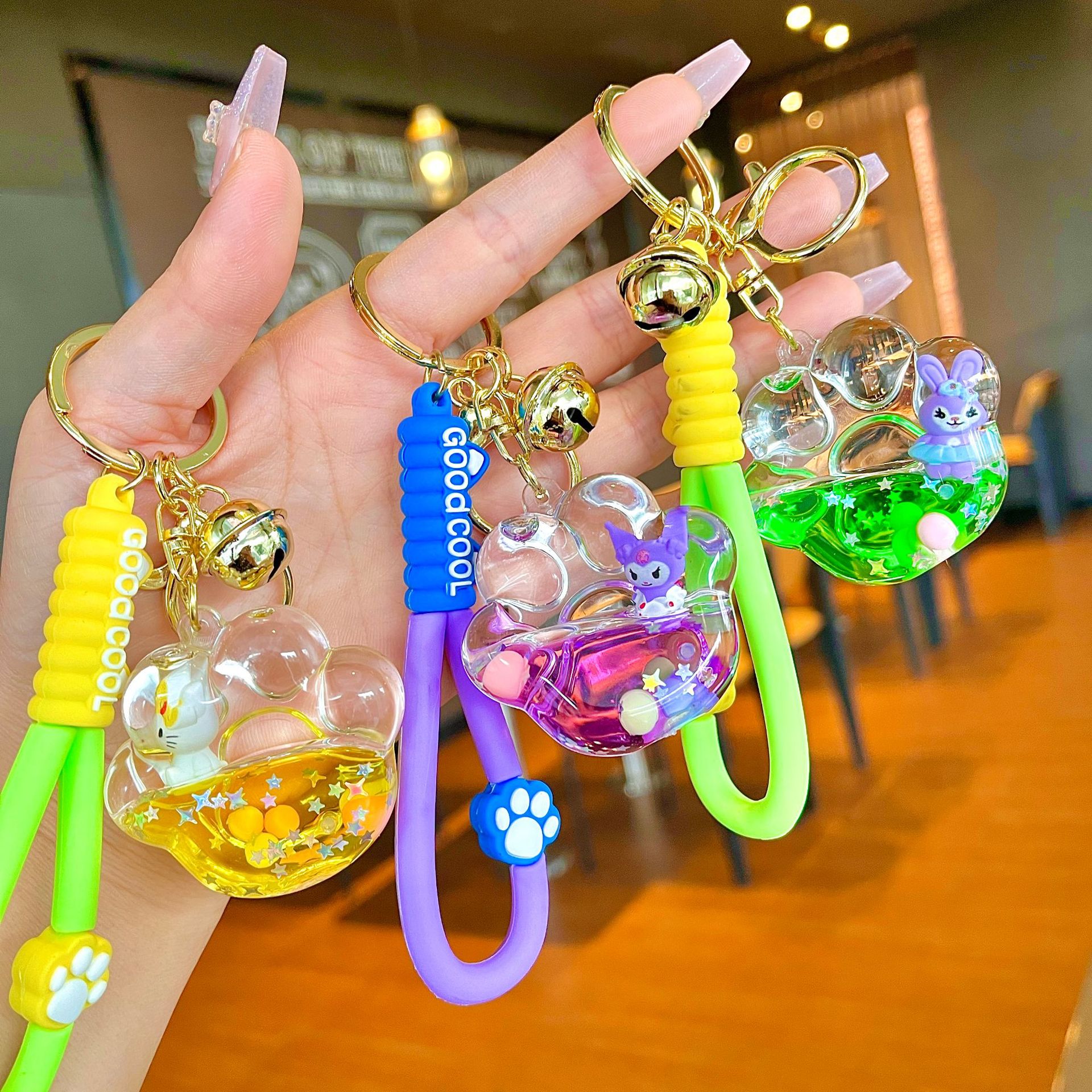 Aceite de gato garra arenas movedizas llavero lindo dibujos animados cadena colgante captura muñeca máquina agarrar pequeño regalo al por mayor