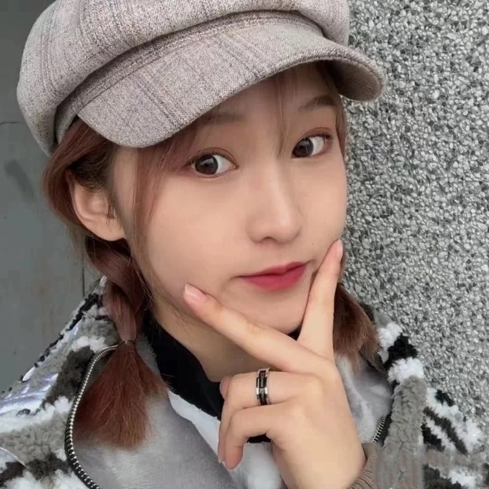 Anelli delicati impilabili bicolore, set di stratificazione in metallo misto di tendenza, fasce sottili minimaliste in oro e argento, simboli di stelle iniziali incisi, impilabili da 3 a 5 pezzi, moda_voghion.com