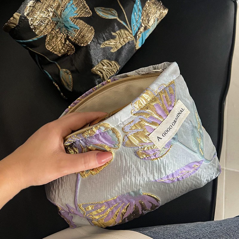Capacious cosmetic bag, three‑dimensional travel organizer with zipper, stylish printed patterns