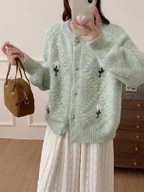 小花デザインの柔らかいモチモチのセーターの新型の秋のフランス式の優しい怠惰な花の刺繍の気質のセーターのニットのカーディガン|undefined