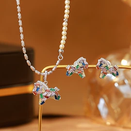 耳钉;项链;耳环