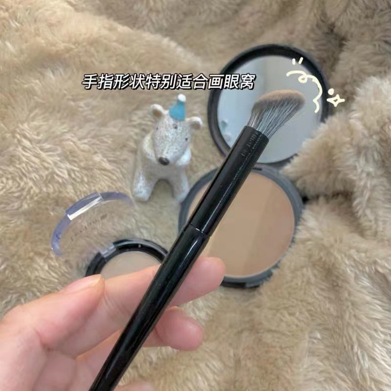 Cangzhou Fingertip Nose Shadow Brush Oblique Head Highlight Brush Contour Shadow Brush Portable Small Eye Shadow Brush Makeup Brush