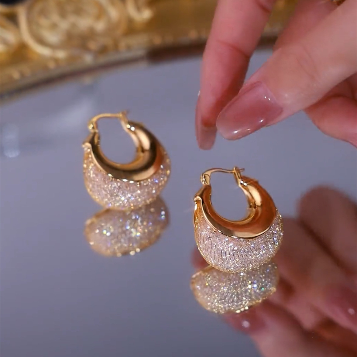 Orecchini a cerchio in zircone a rete eleganti gioielli donna_voghion.com
