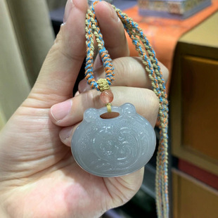 Jin Yutang Hetian Jade Violet Carved Flowers Ruyi Lock Ying Run Fine and Fine Color Uniform Carved Goldfish Purple Qi from the East