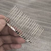 Yiwu Yuyin Jewelry Co., Ltd. выбирает простой без никеля 20 зубных расчесок высокого качества DIY расческа для волос оптом